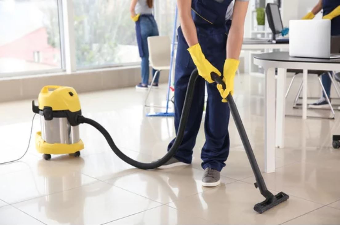 How to Achieve Spotless Surfaces with Commercial Cleaners