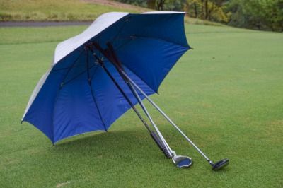 雨の日のゴルフでスコアを崩さないおすすめの方法