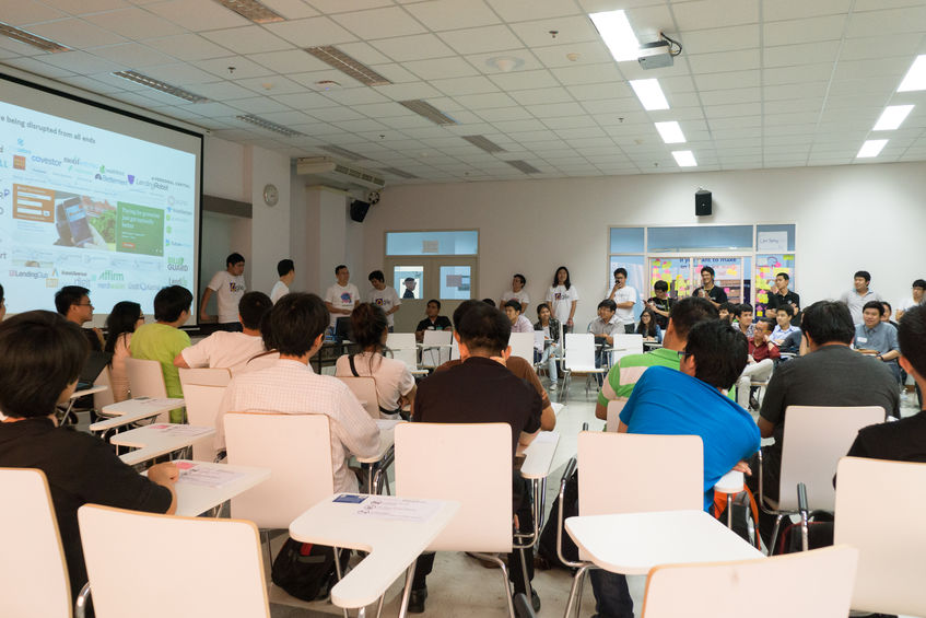 研修・キックオフに最適！手間いらずの飲食手配で親睦を深める会議室活用術