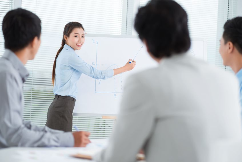 新人OJTで悩む前に！短期集中・対面型研修で