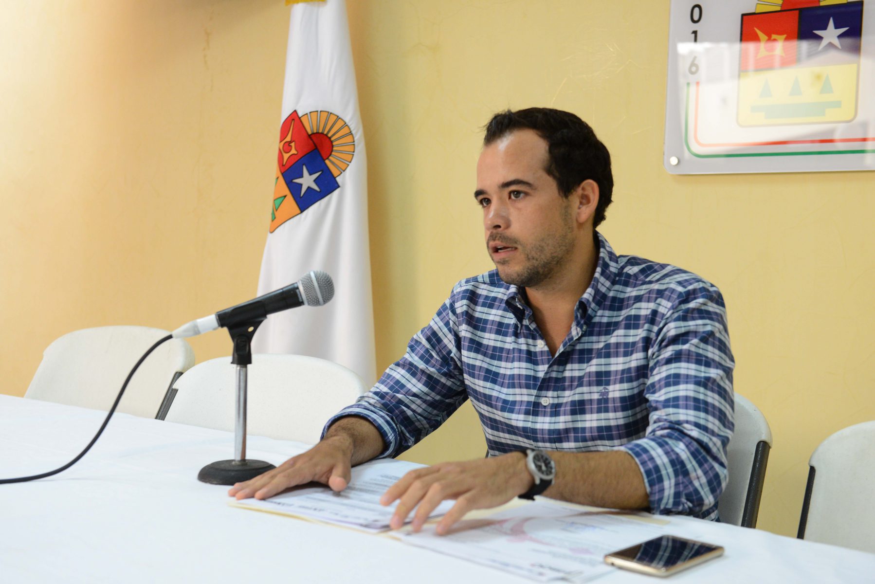 Fernando Haro Salinas, secretario técnico de la Comisión de Desarrollo Juvenil con Igualdad de Oportunidades que preside la diputada Tyara Schleske de Ariño.