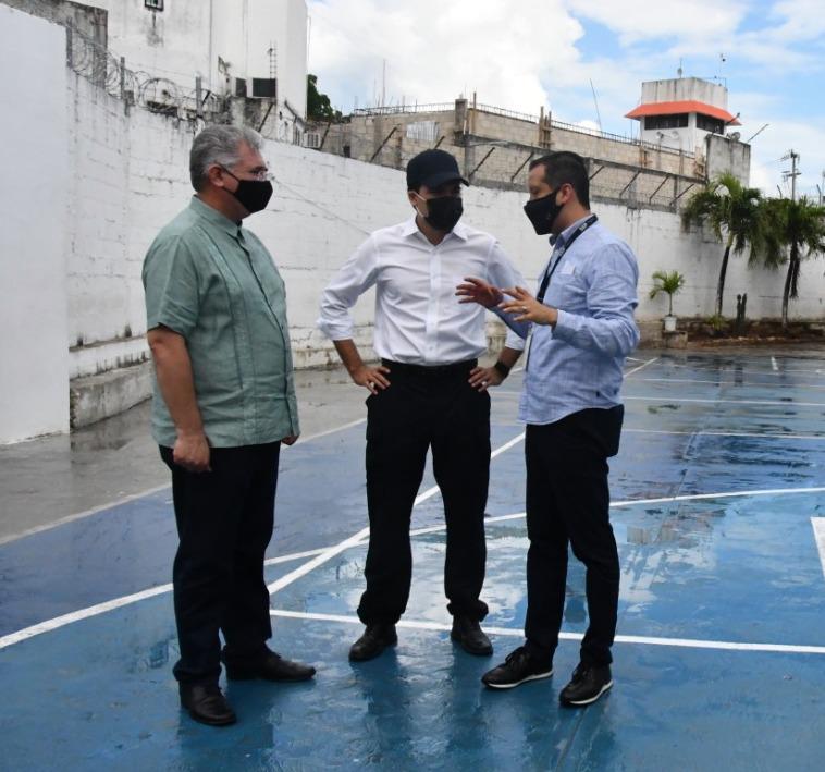 En su reciente visita a las instalaciones del CERESO de Cancún, el legislador constató la colocación de inhibidores de señal de telefonía celular por parte de la Secretaría de Seguridad Pública del Gobierno de Quintana Roo