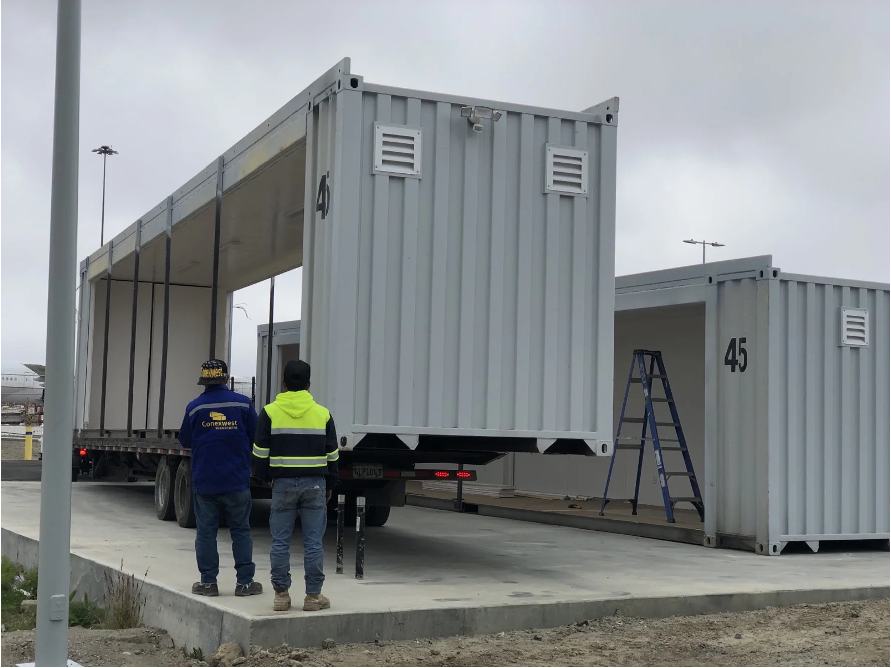 Connecting shipping containers