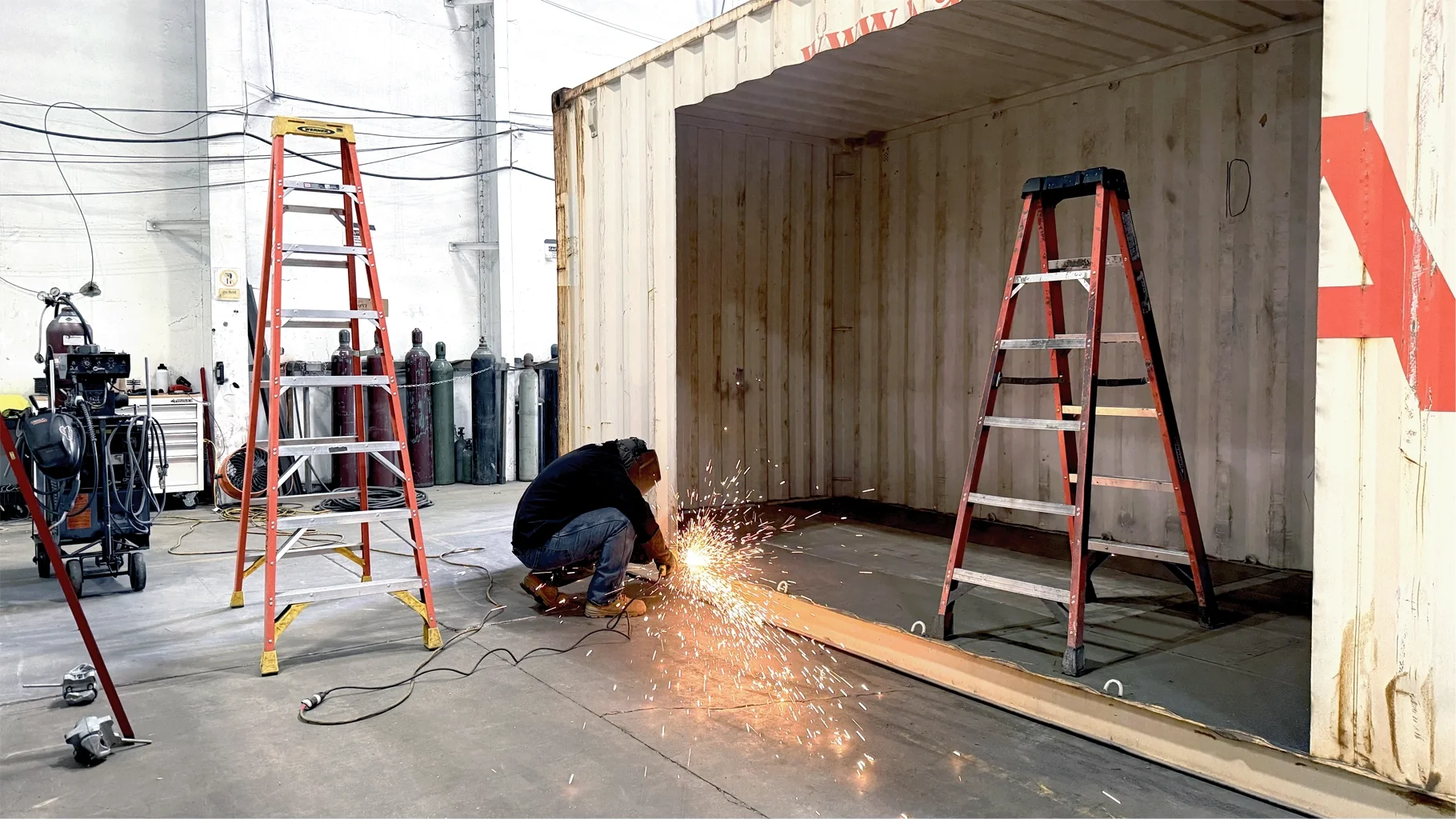 Body container welding