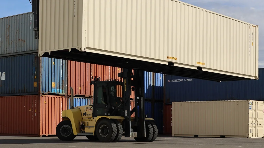 Forklift lifting