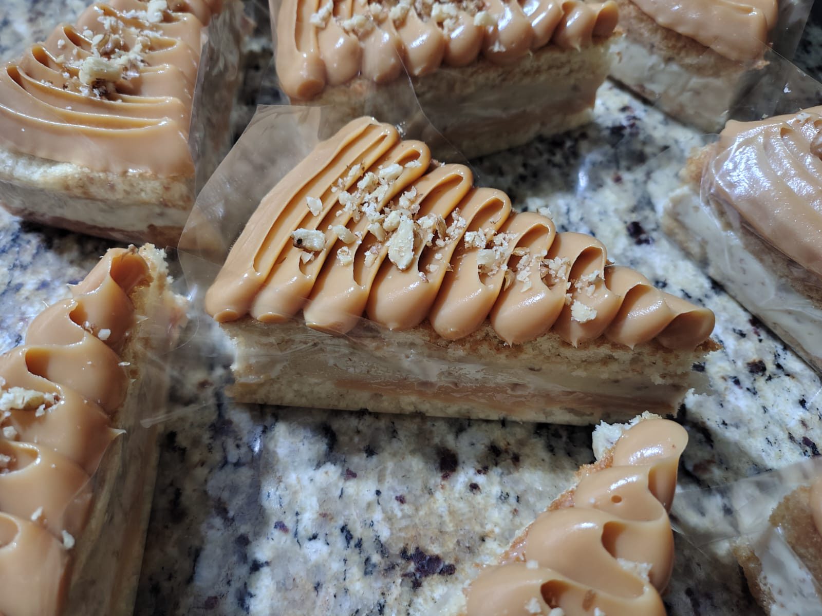 Bolo Doce de Leite com Nozes