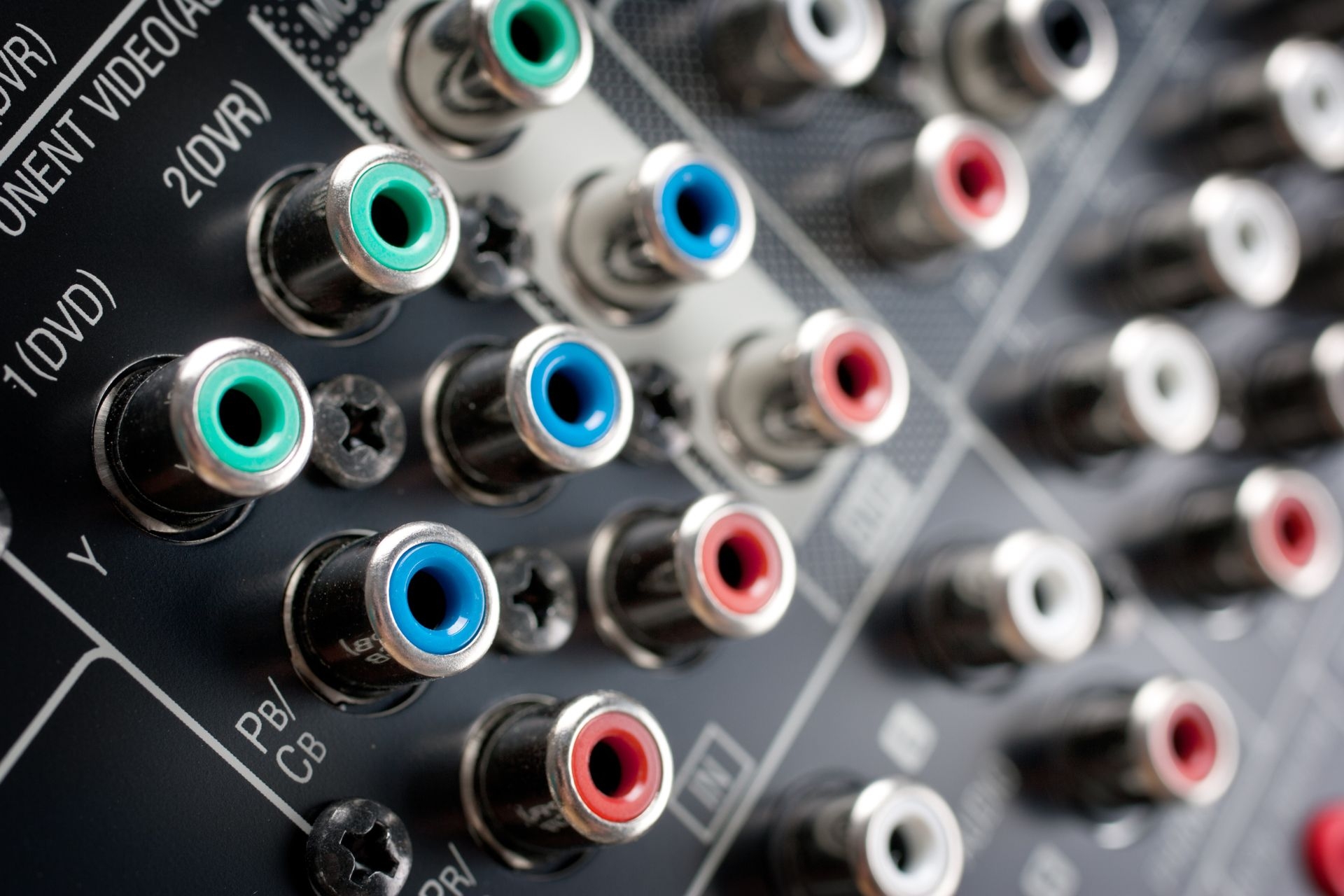 How can frequency coordination be adjusted or updated to adapt to changes in RF conditions during a live event?