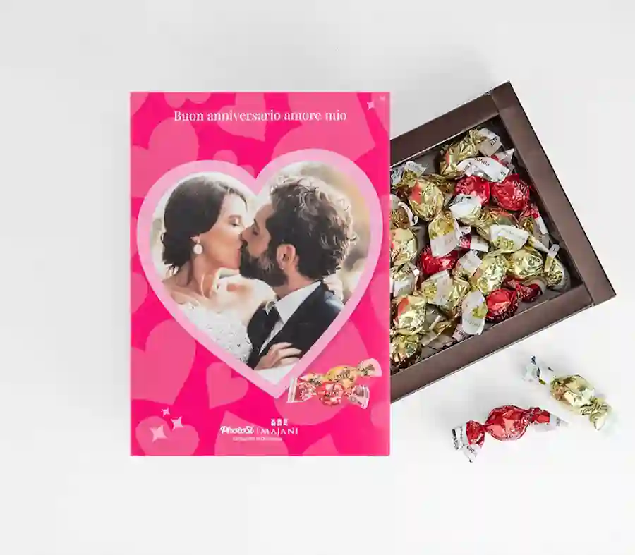 Scatola porta cioccolatini Il nostro primo San Valentino in tre da  personalizzare