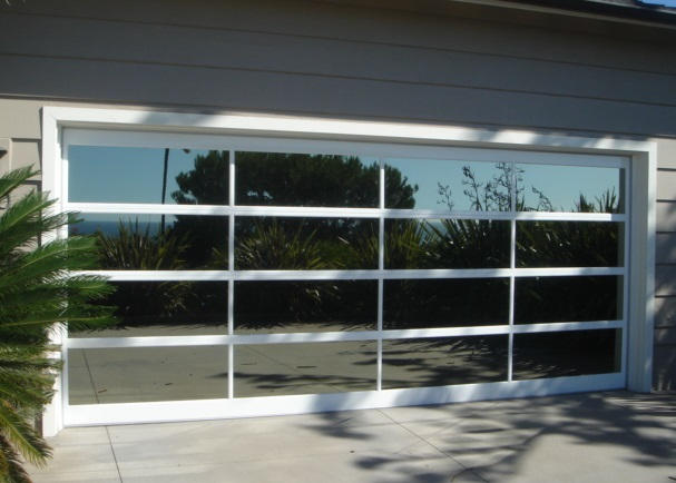 Innovative Solutions in Architectural Glazing for Glass Garage Doors