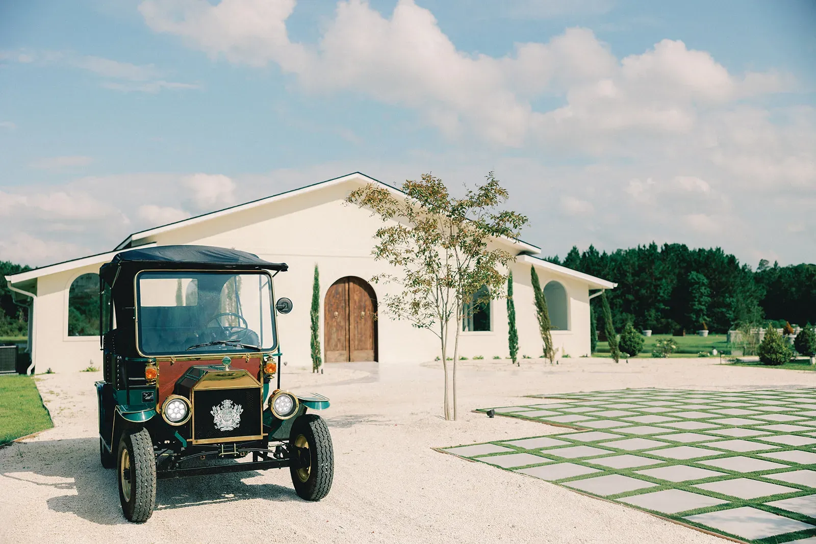 Unveiling the Ideal Lakefront Wedding Venue in Savannah