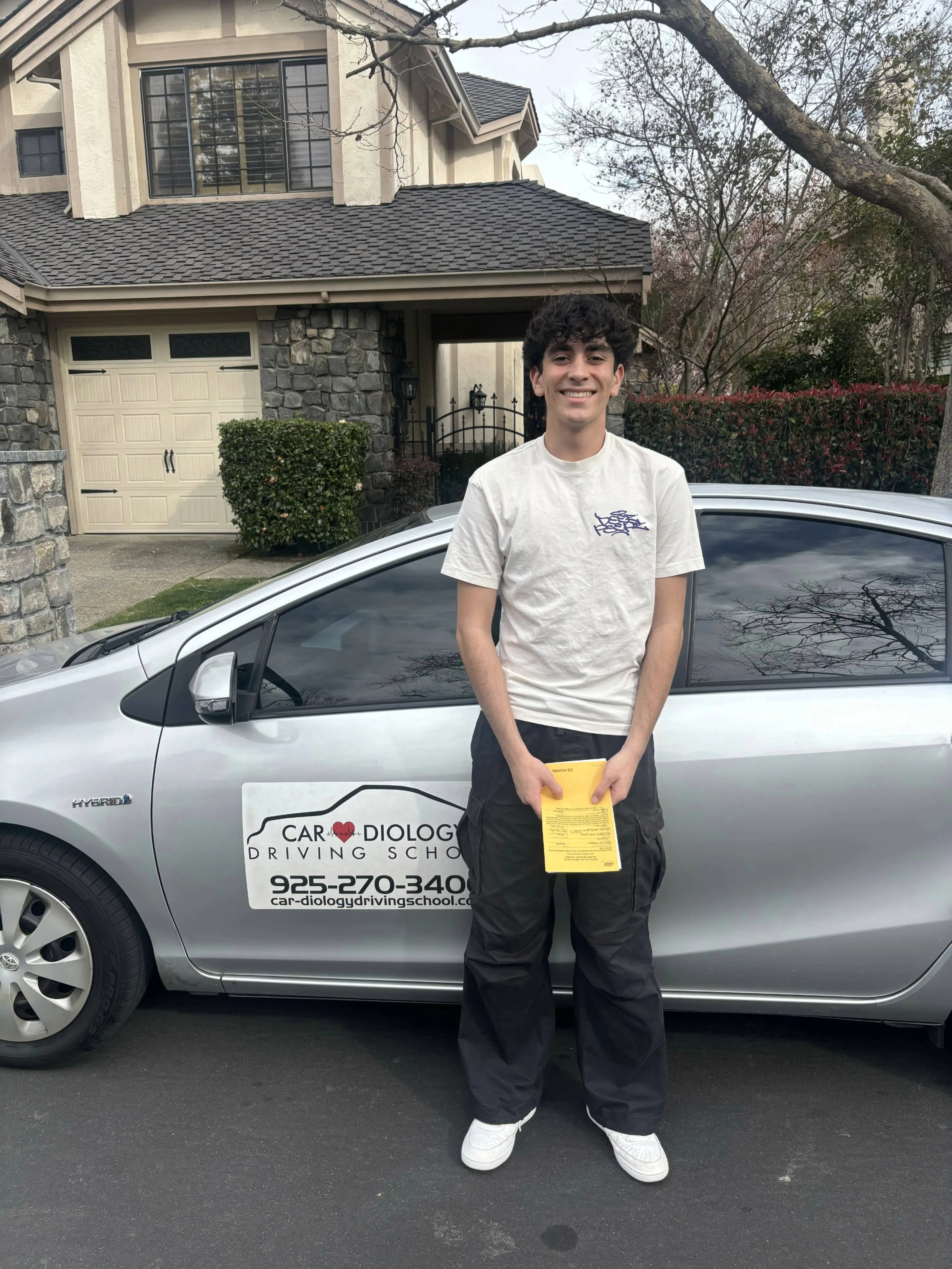 Instructor and teenage student discussing personalized driving lesson plans