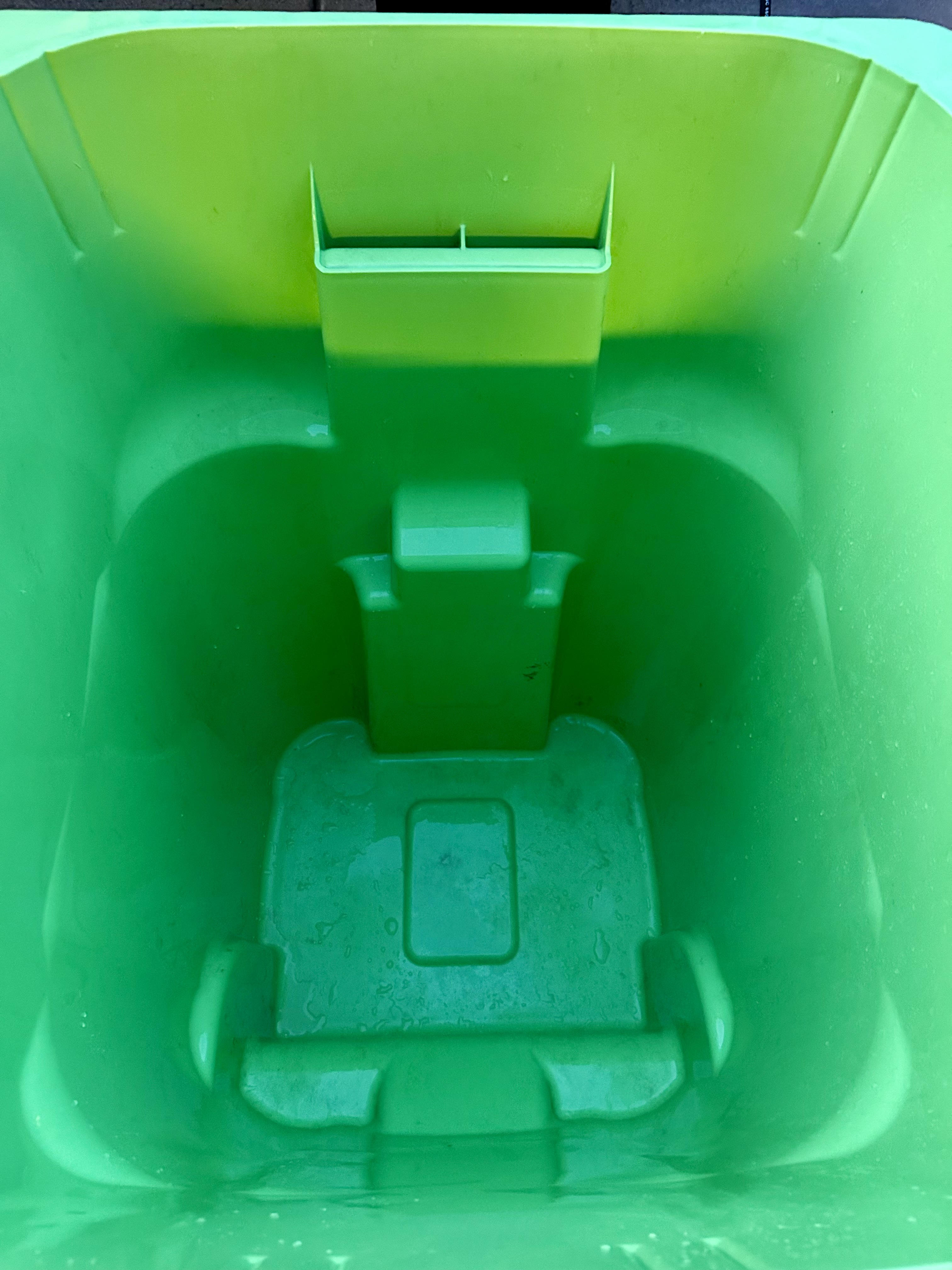 Professional Trash Bin Cleaning Services for Residential and Commercial Properties