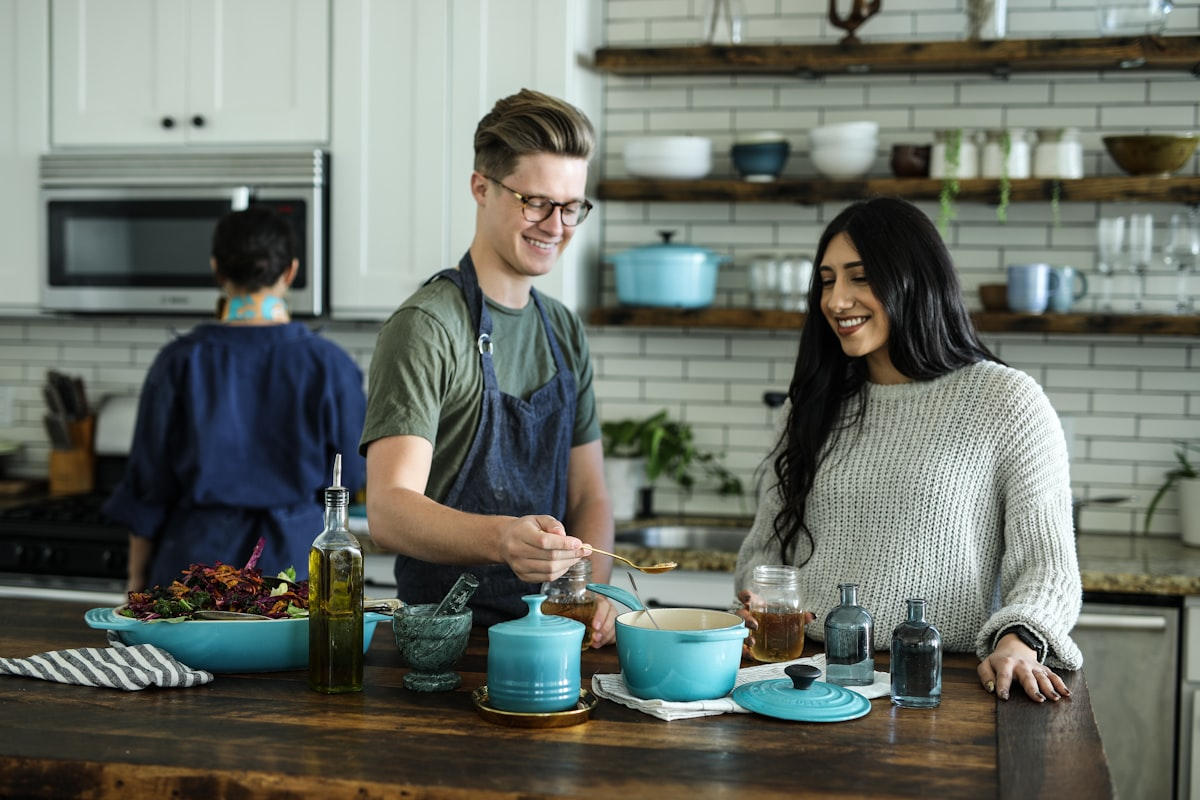 Deciphering Restaurant Evaluation Norms