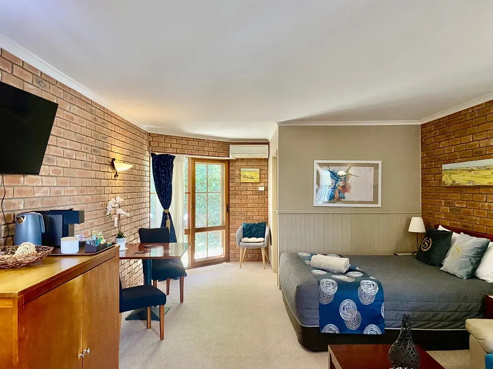 Business traveler working in a well-equipped motel room in Euroa