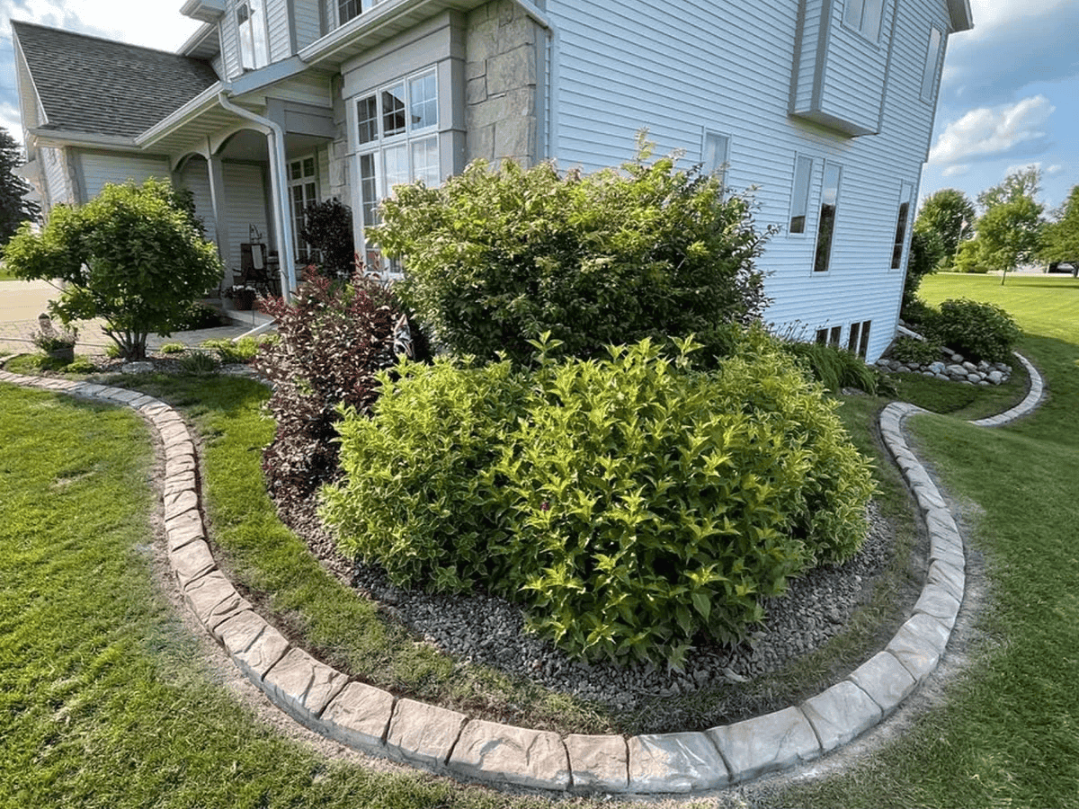 Custom Concrete Curbing for Land O Lakes Yards