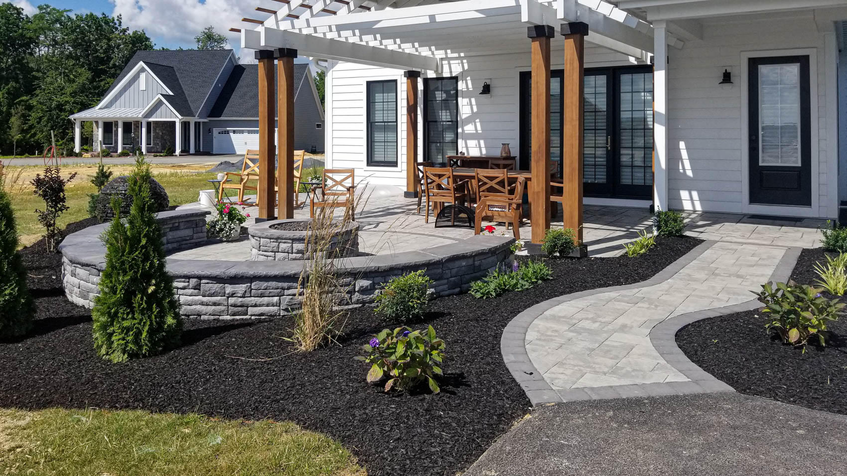 Advantages of Selecting Custom Pergolas