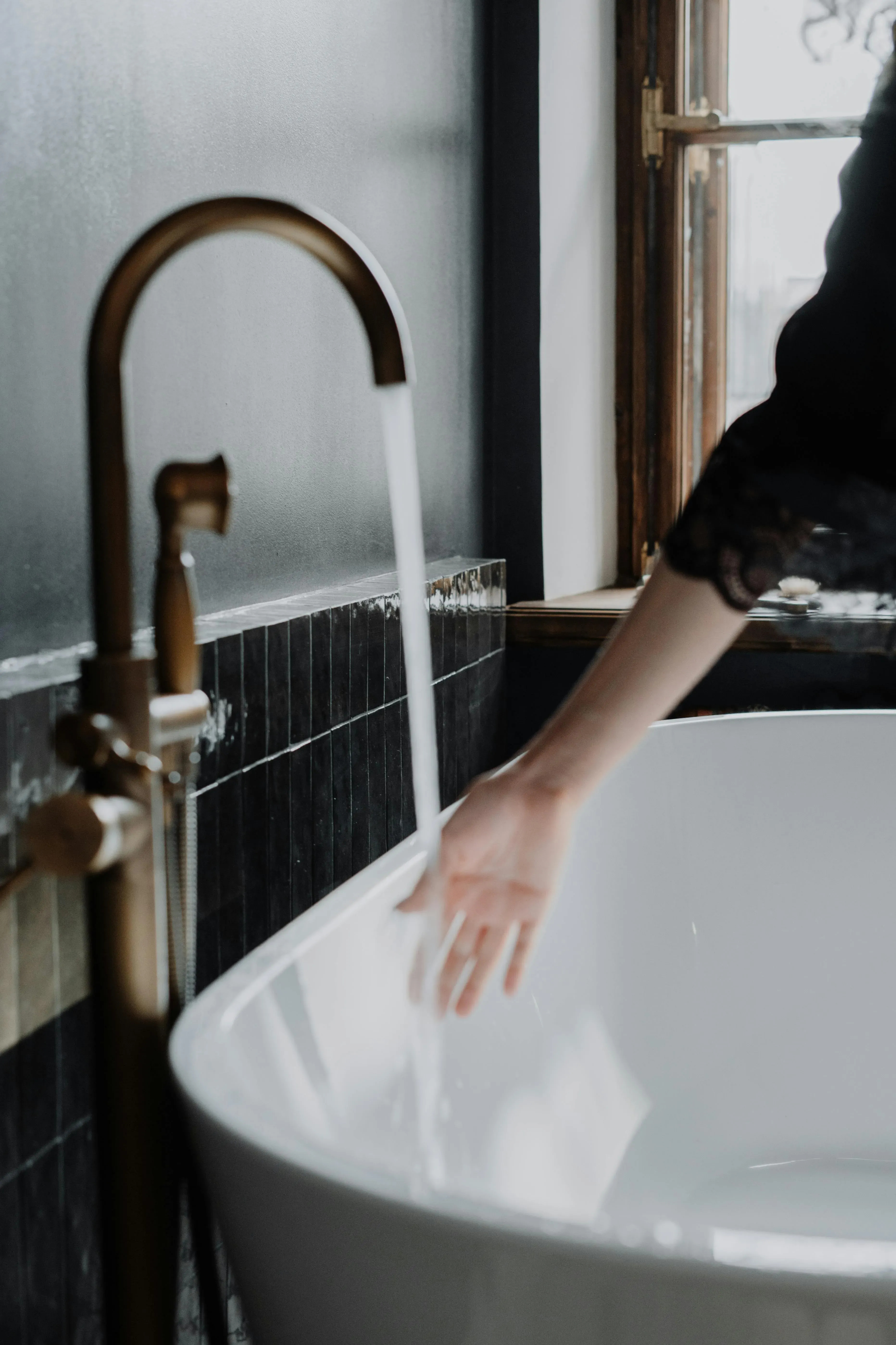 Plumber addressing a plumbing emergency in a commercial setting, highlighting rapid response and expertise Plumber addressing a plumbing emergency in a commercial setting, highlighting rapid response and expertise