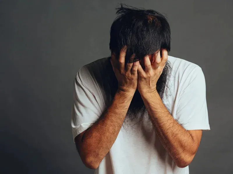 Therapist demonstrating cognitive-behavioral techniques during a counseling session