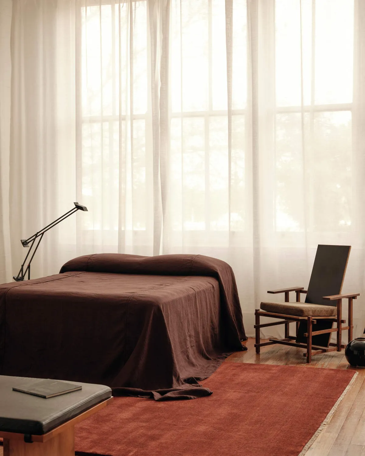 Luxurious linen bedding in a cozy bedroom emphasizing comfort and breathability