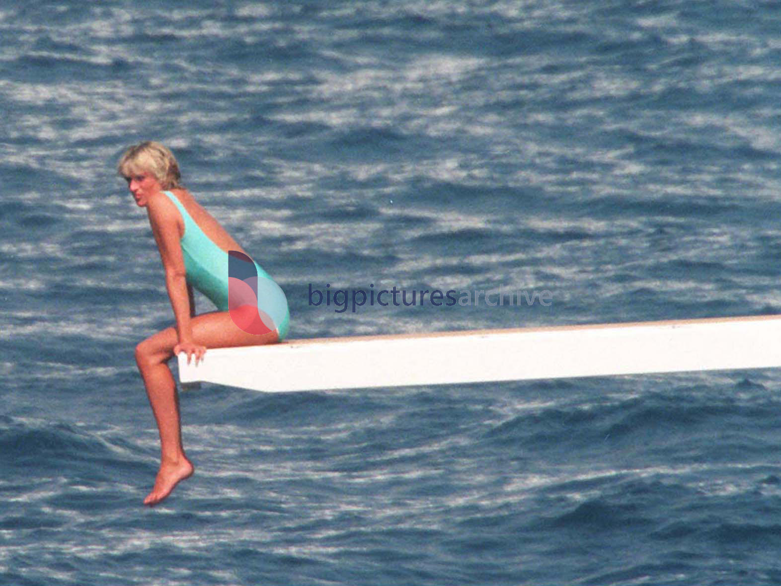 Quick Access to Exclusive Celebrity and Paparazzi Images