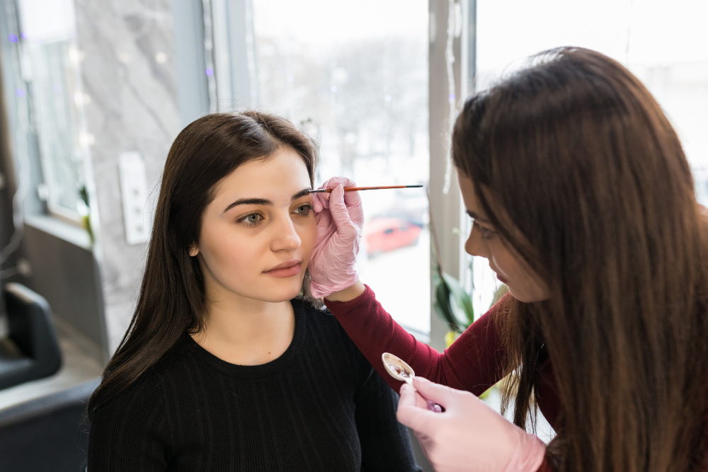 Professional Eyebrow Tinting in the Financial District