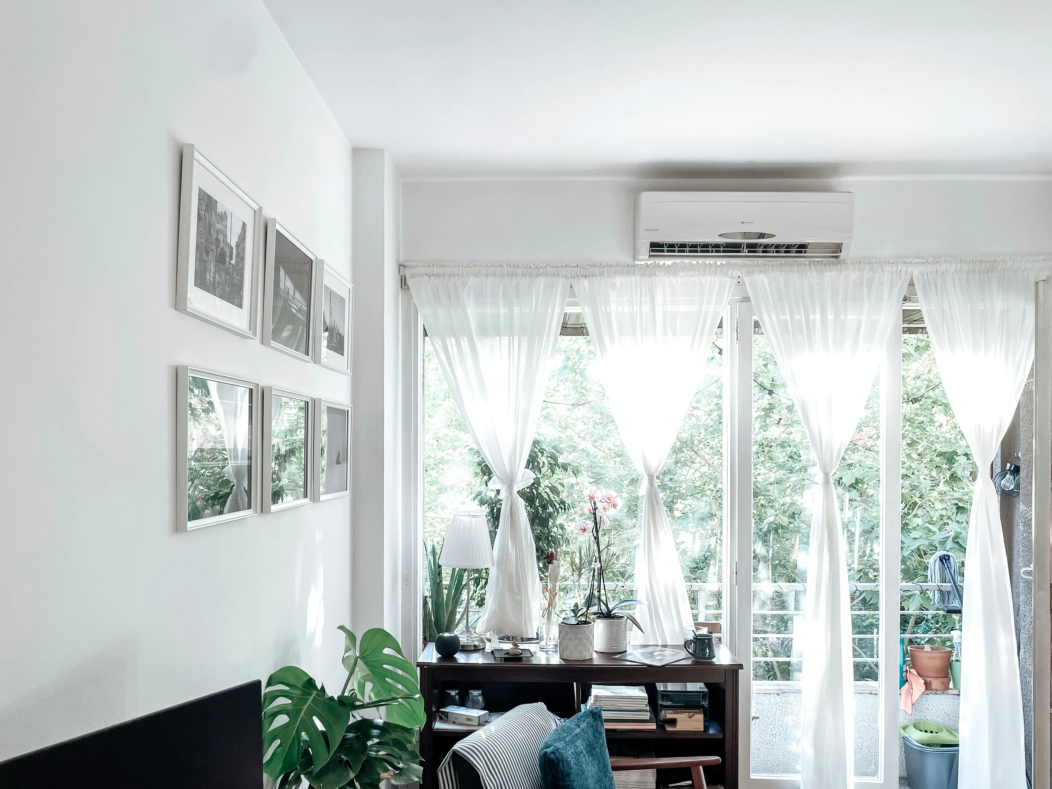 Ductless AC system in a home prepared for reliable cooling during emergencies.