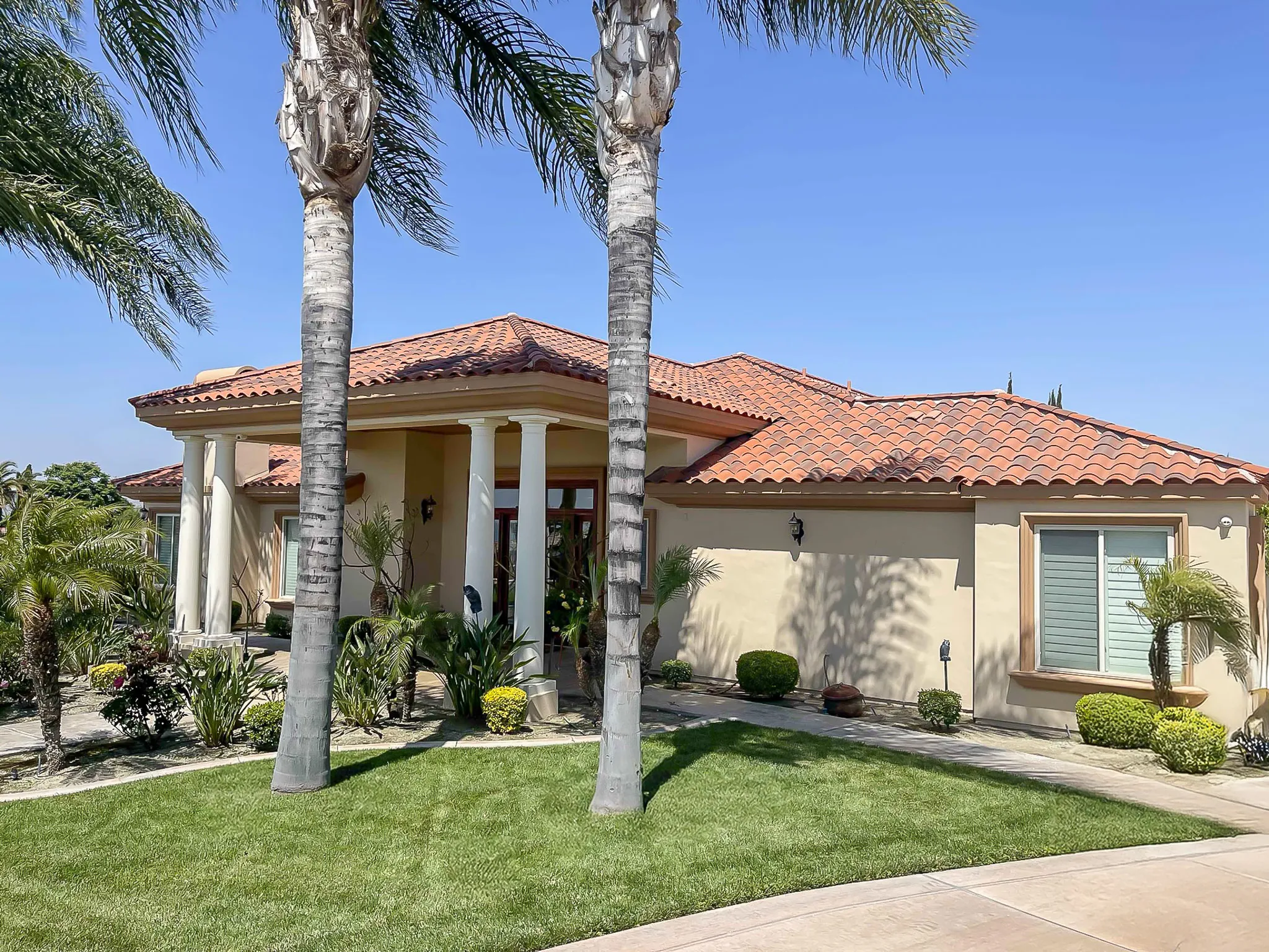 Beautifully painted house in Southern California under clear skies
