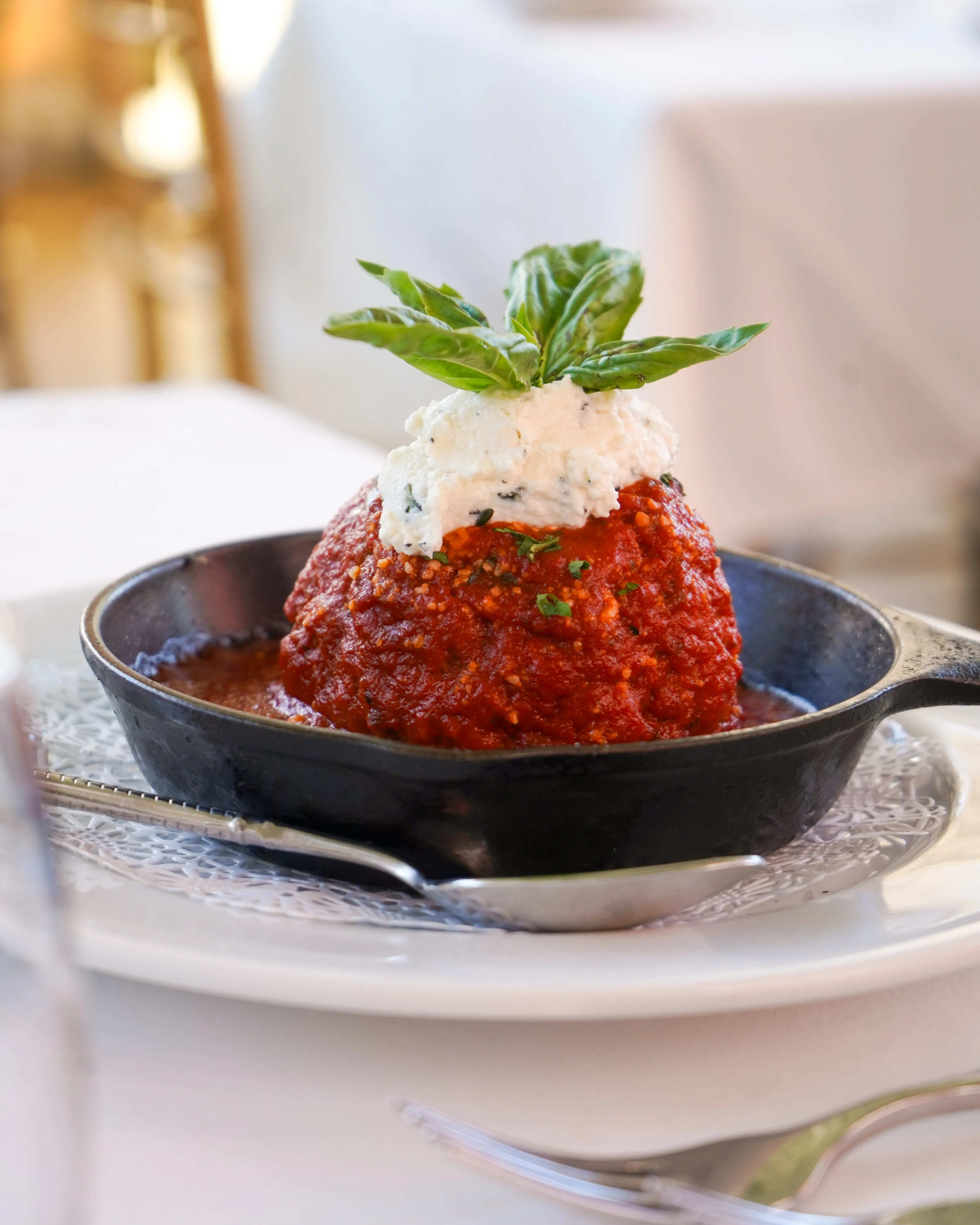 Dining scene in an Italian steakhouse with Bistecca alla Fiorentina and sides