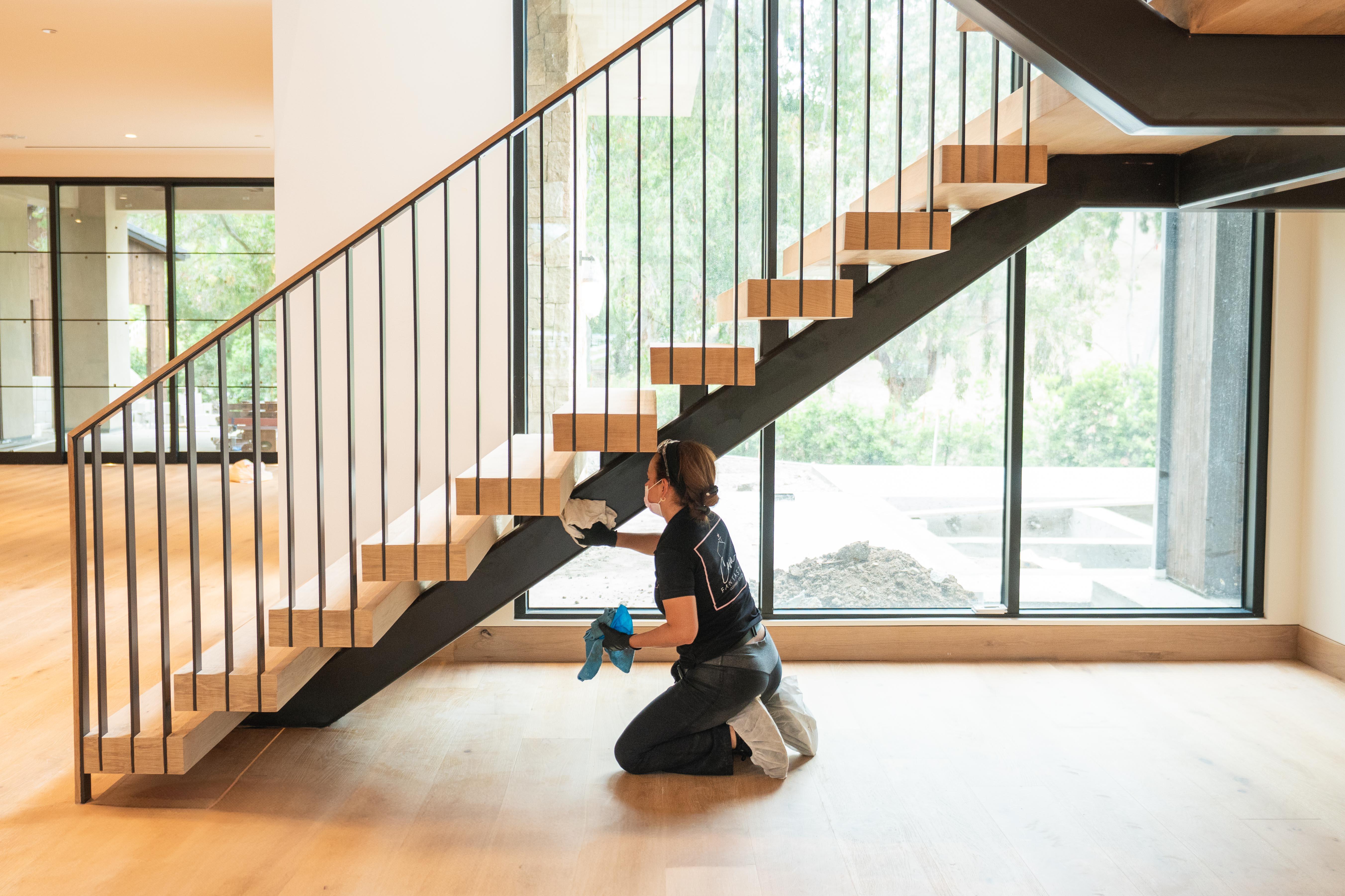 Estate-Scale Cleaning: Logistics Above 5,000 Square Feet