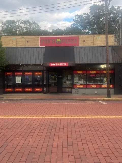Delicious Pizza Delivery in Oakmont, PA from Fox's Pizza
