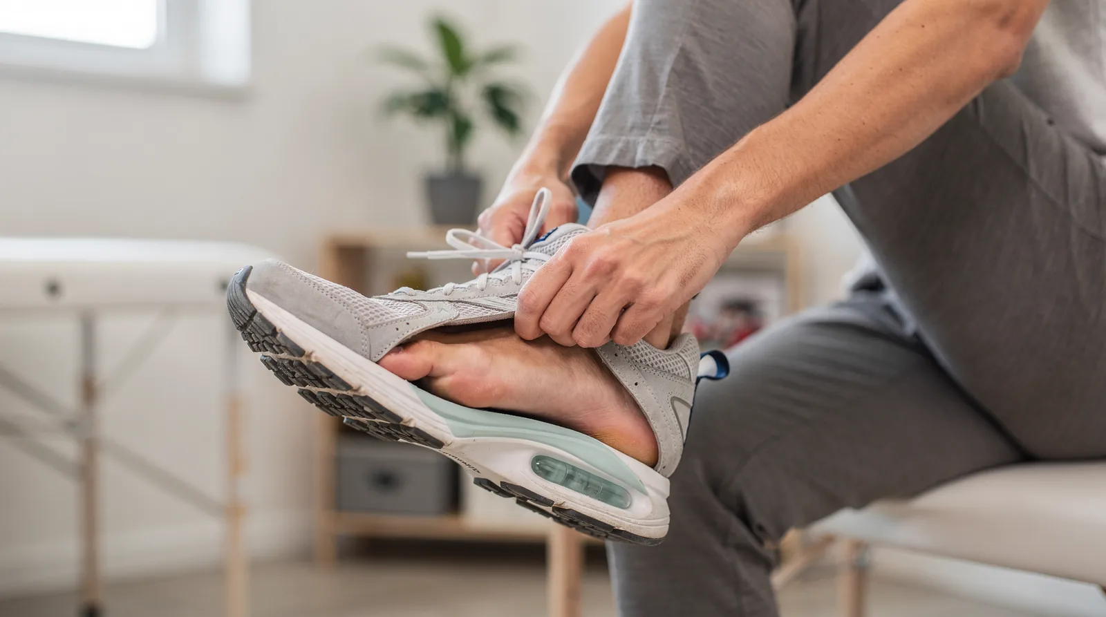 Arch supports reduce pain and alleviate symptoms associated with common foot problems such as plantar