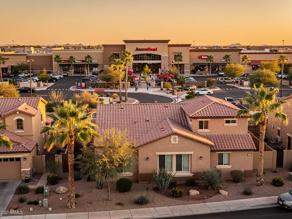 Homes near Arrowhead Towne Center and shopping amenities in Glendale Arizona