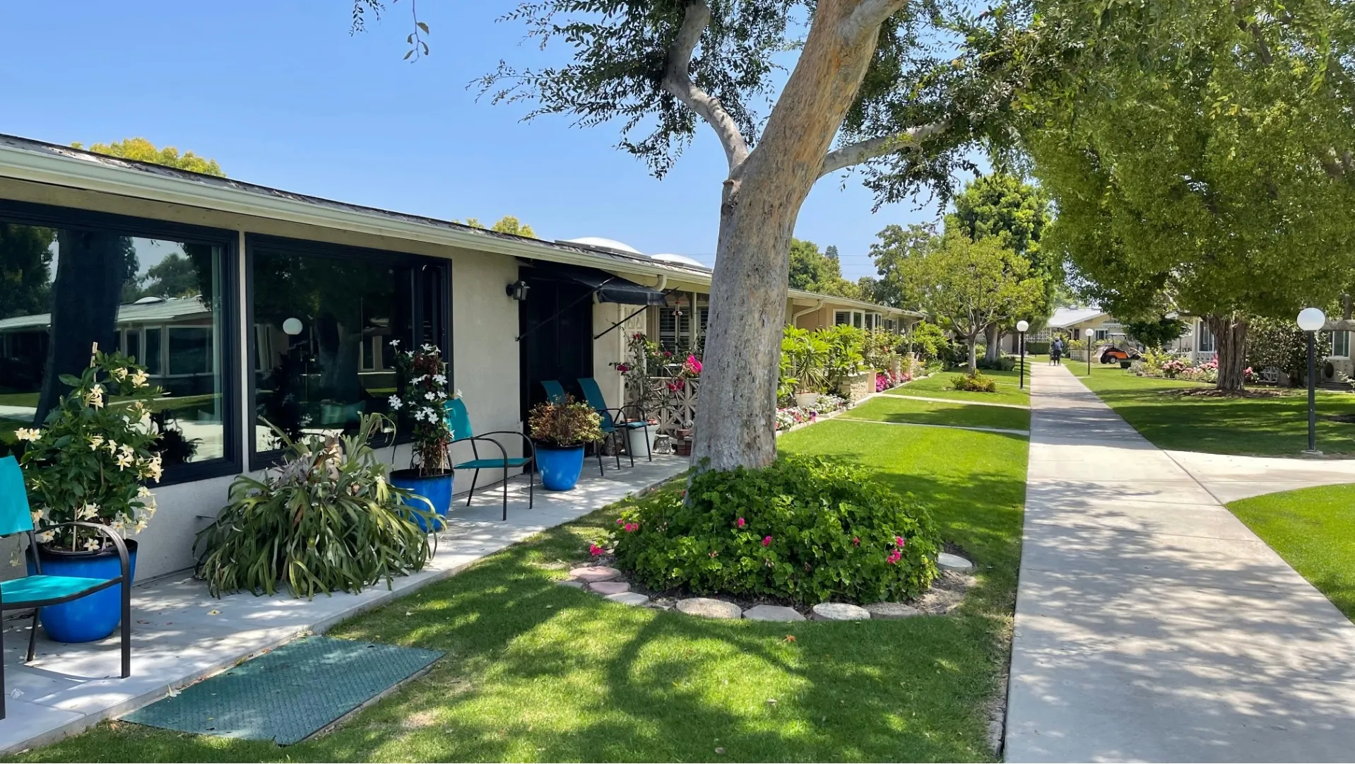 Leisure World Home With Walk