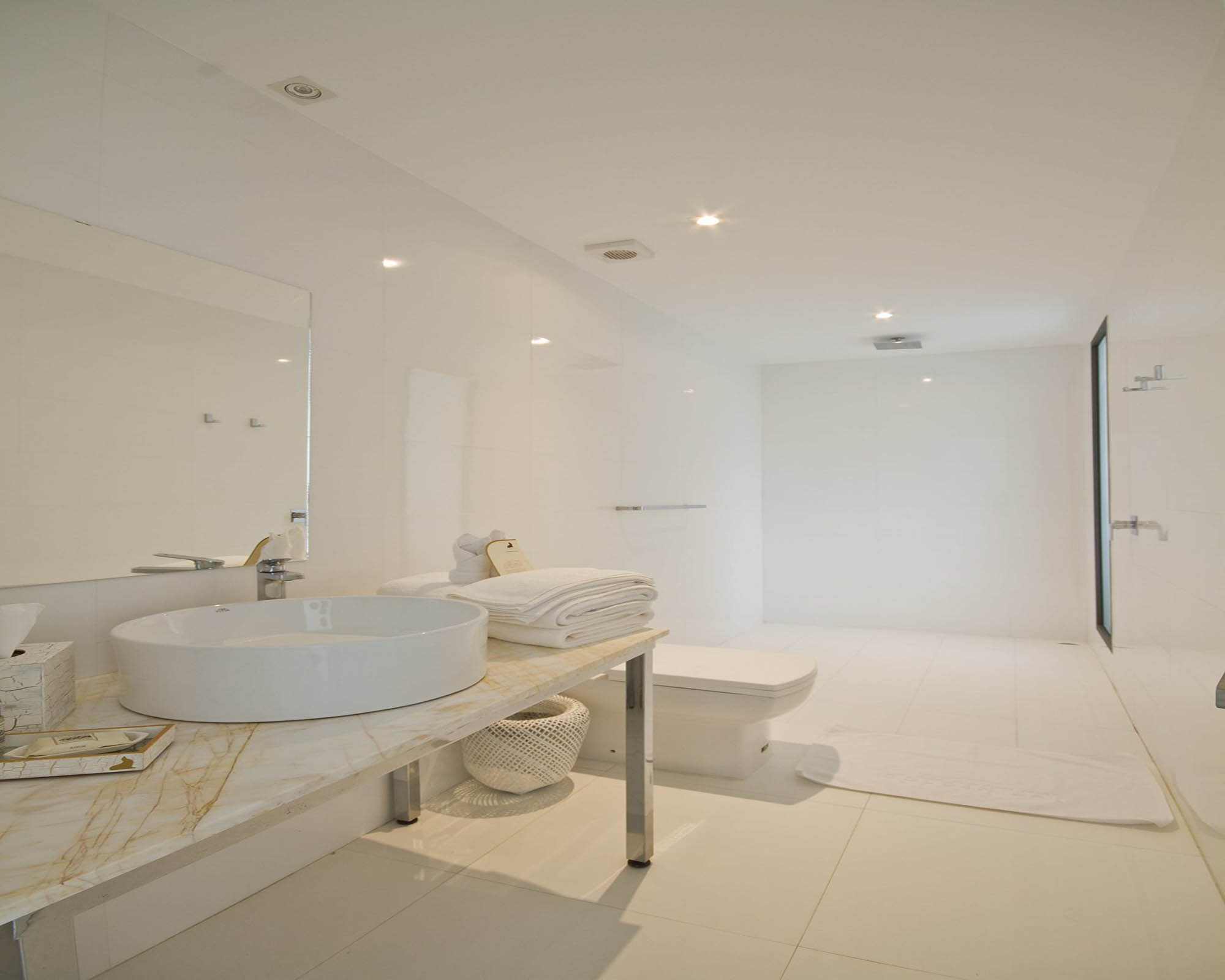 Bathroom | Golden Bay Hotel