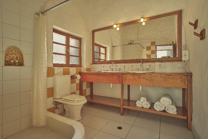 Bathroom | Hosteria Pantavi