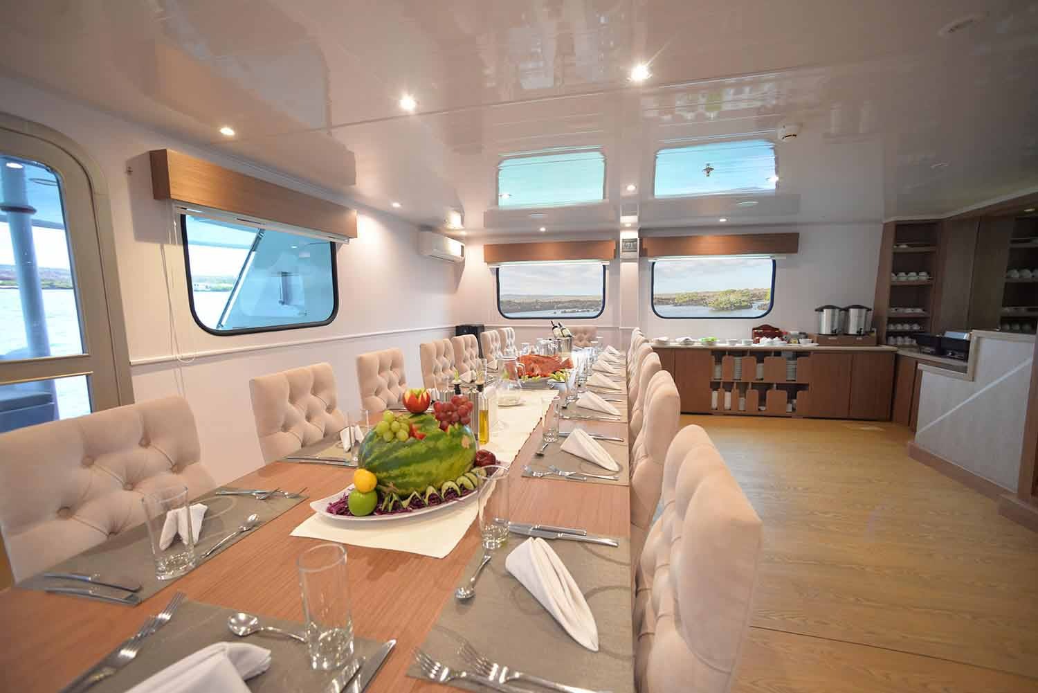 Dining area | Seaman Journey Catamaran