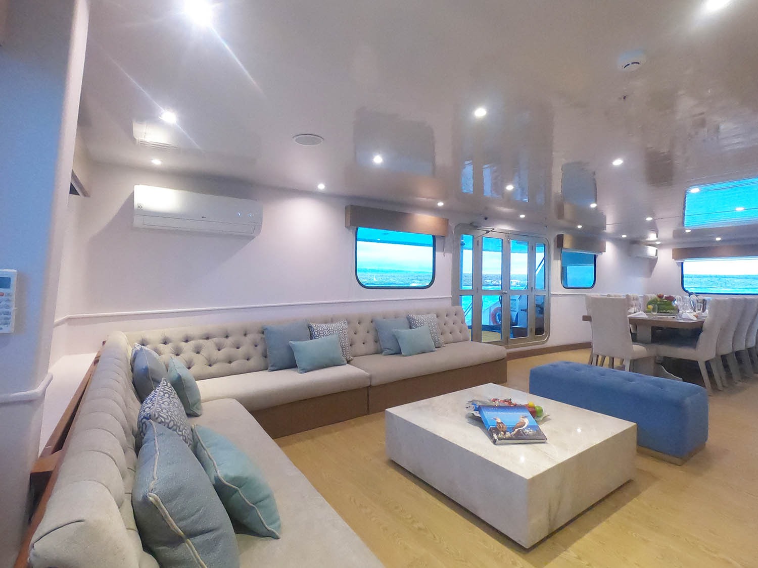Living area | Seaman Journey Catamaran
