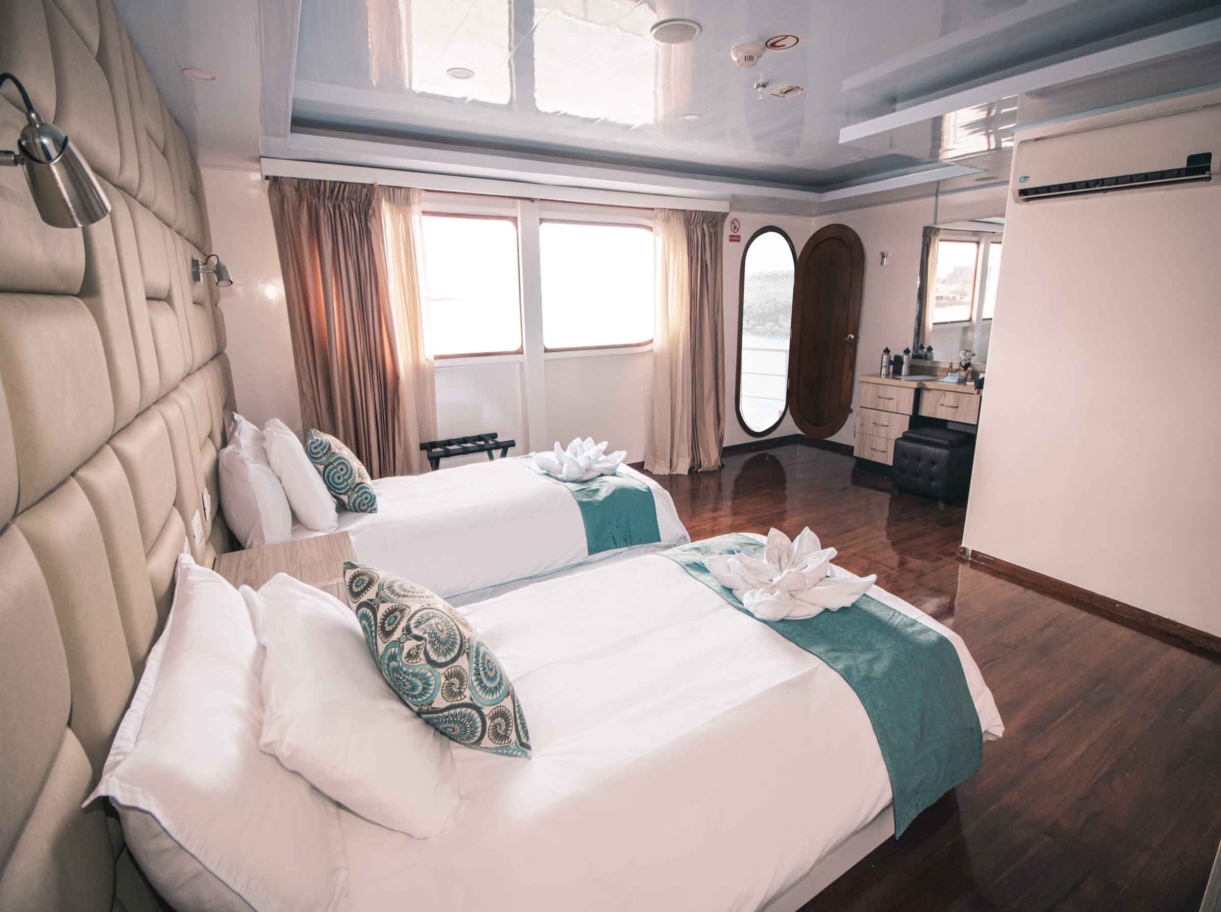 Twin bed | Petrel Catamaran