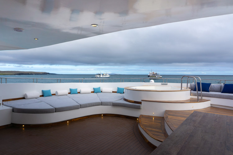 Sun Deck | Infinity Yacht