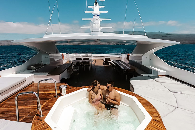 Jacuzzi | Infinity Yacht