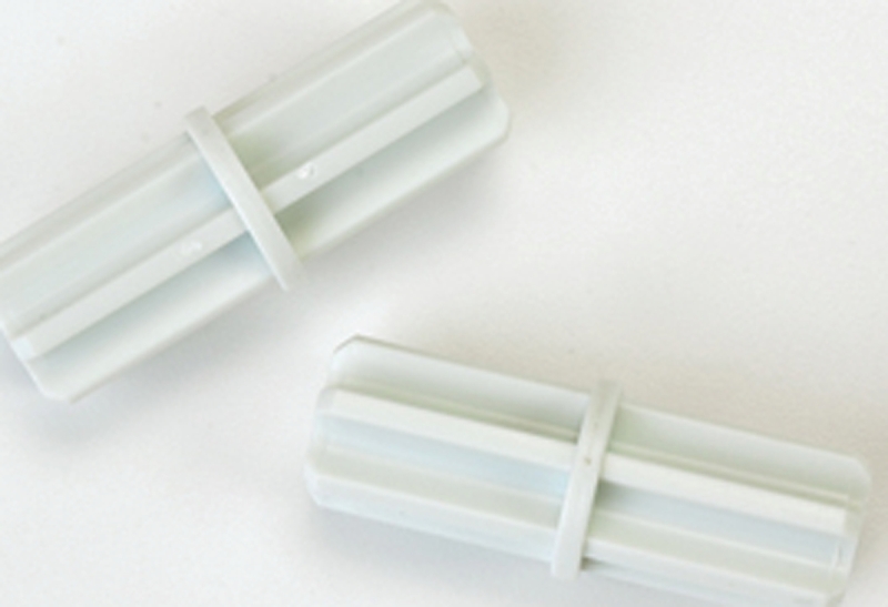 ClosetMaid SuperSlide 2 In. x 0.5 In. Closet Rod Connector, White (2-Pack)