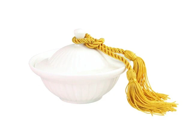 CANDLE POT WITH GOLD/SILVER TASSEL