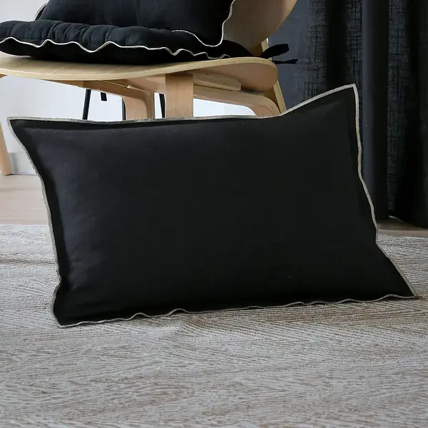 HELIOS CUSHION - BLACK - 40X60 CM