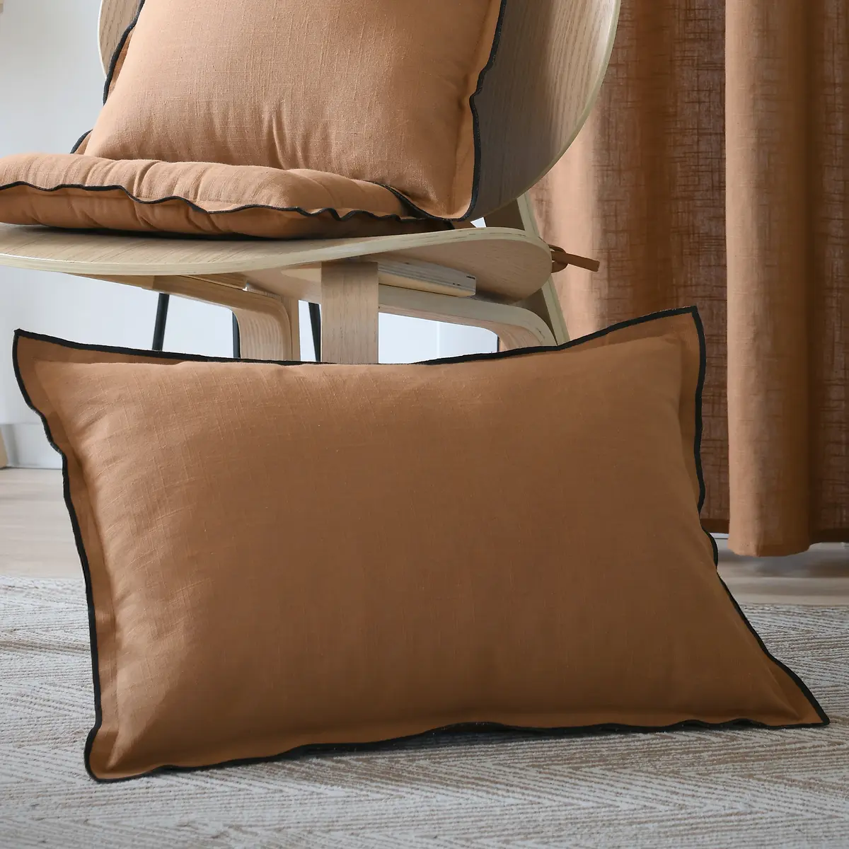HELIOS CUSHION - CAMEL - 40X60 CM