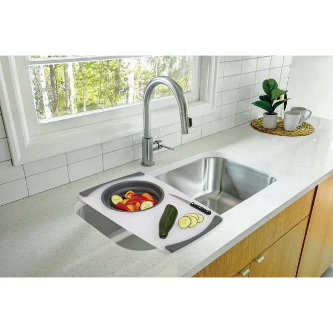 PP CHOPPING BOARD WITH RETRACTABLE SEIVE - GREY