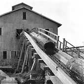 Mill building and conveyor