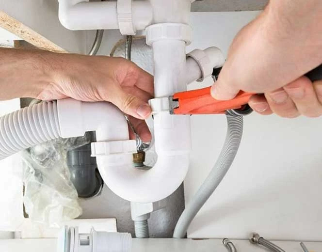Tightening a sink drain pipe
