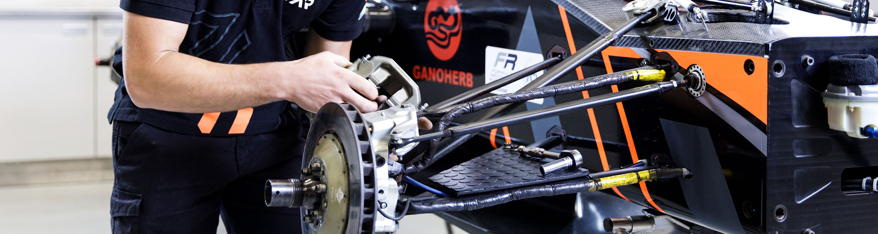 Van Amersfoort Racing: 3D printing when every second counts - UltiMaker