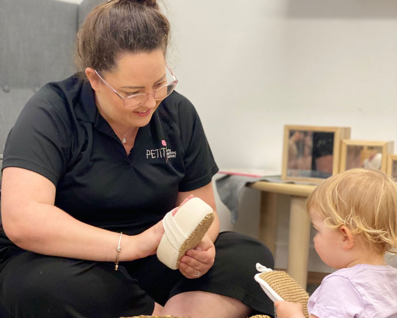 A child learns with natural fibres a part of sustainability in early childhood.