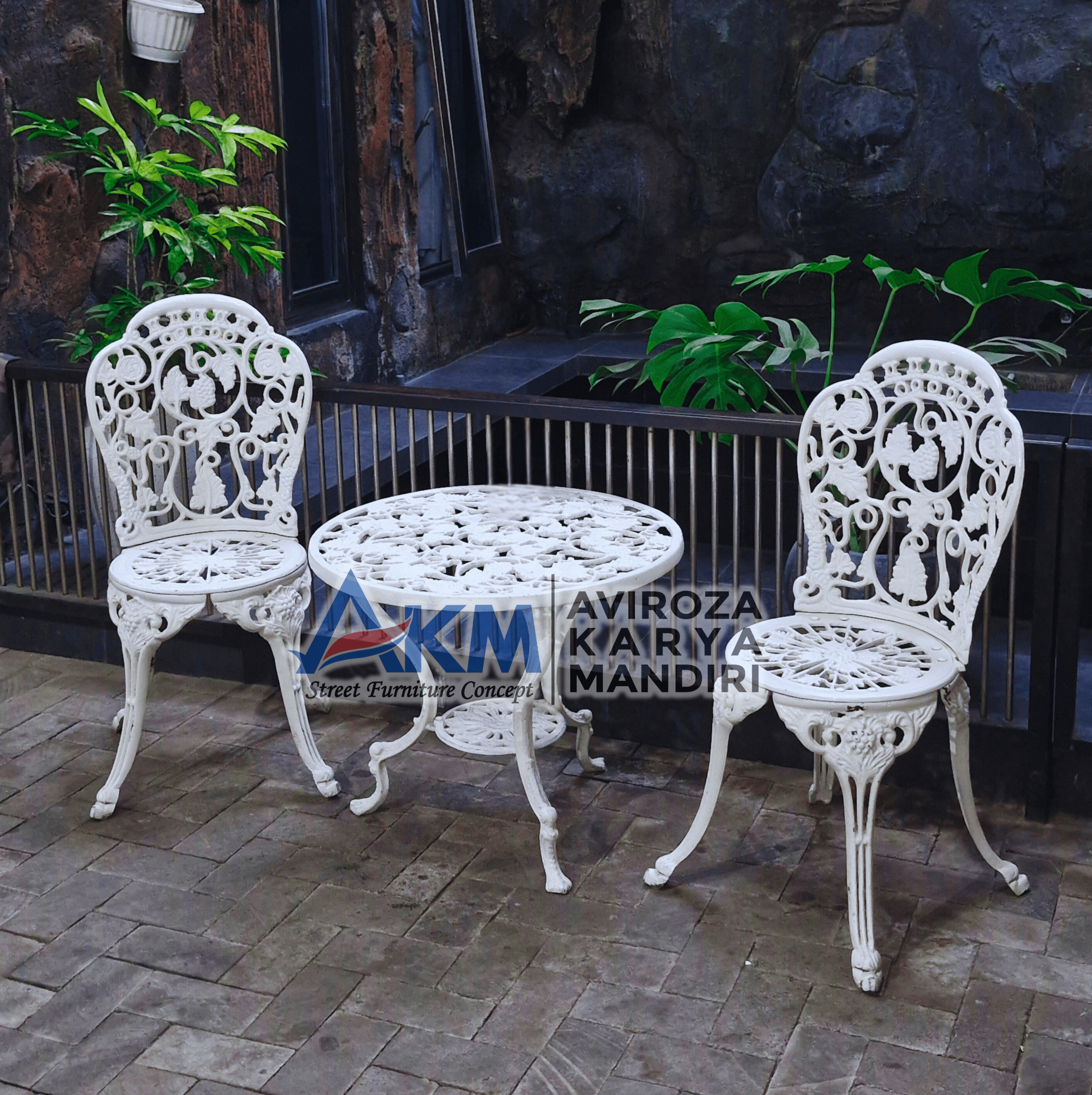 galeri Kursi Taman atau Kursi Teras & Meja Antik